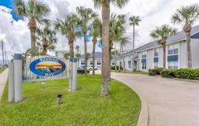 Kiawah Bay 107 - 2 Bedroom 2 Bath Steps To The River And Ocean!